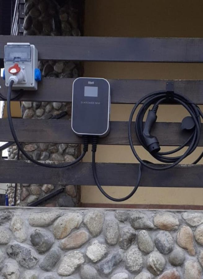 Pensiunea Gradinarilor Cu Ciubar Si Statie De Incarcare Electrica Auto Comanesti  Luaran gambar