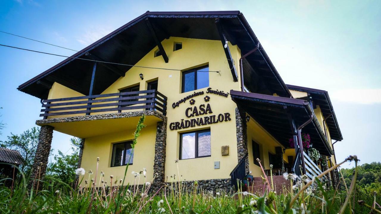 Pensiunea Gradinarilor Cu Ciubar Si Statie De Incarcare Electrica Auto Comanesti  Luaran gambar