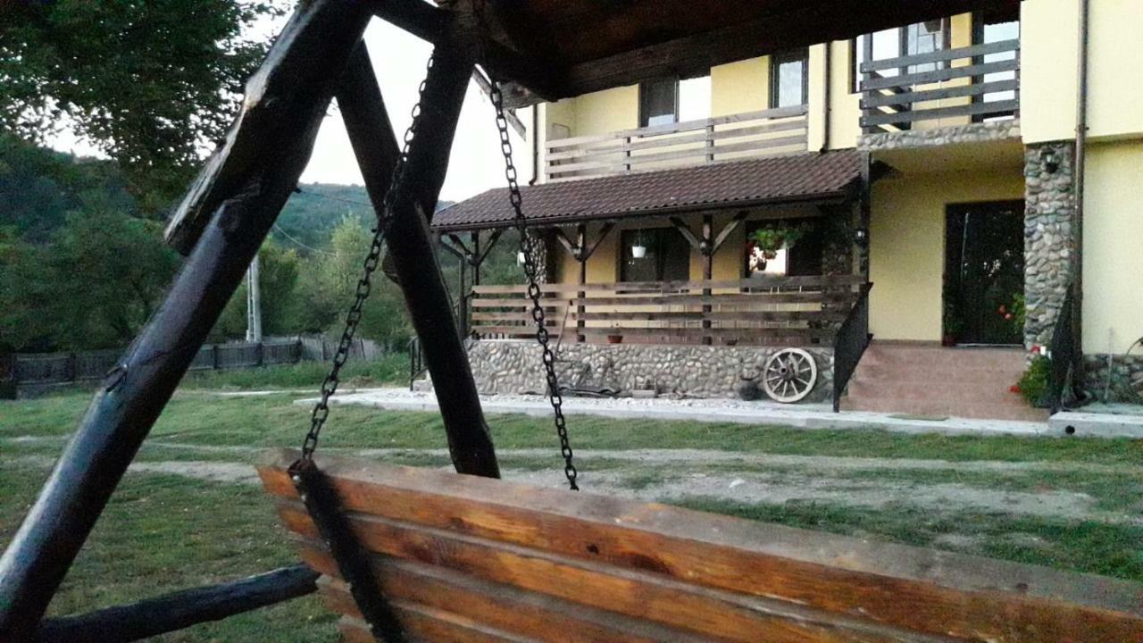 Pensiunea Gradinarilor Cu Ciubar Si Statie De Incarcare Electrica Auto Comanesti  Luaran gambar